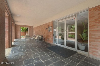 STYLISH SEQUOYAH HILLS CONDOMINIUM. Fresh and awaiting your - photo 34