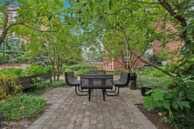 STYLISH SEQUOYAH HILLS CONDOMINIUM. Fresh and awaiting your - photo 41
