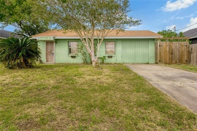 438 Valerie St is a 2-bedroom, 1-bath home offering 904 sq. ft - photo 1