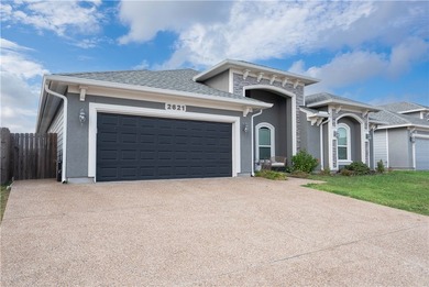 Step into modern comfort with this beautiful newer-construction - photo 2
