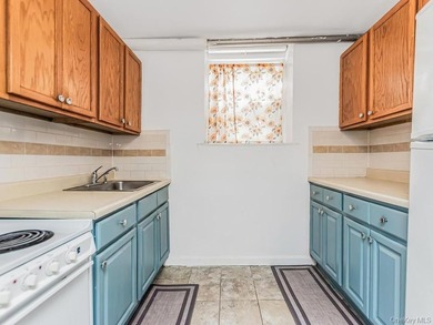 Welcome to 1858 Phelan Place in the Morris Heights section of - photo 31