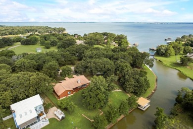 3/2/2 Cozy Waterfront Cabin at Richland Chambers Lake1 - Lake Home For Sale in Streetman, Texas
