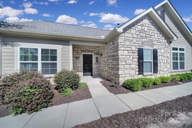 Lake Townhome/Townhouse ActiveUnderContr in Charlotte, North Carolina