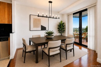 Tastefully renovated high floor, split 2 bedroom, 2 bath, 2 - photo 3