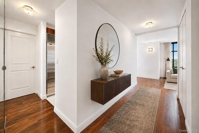 Tastefully renovated high floor, split 2 bedroom, 2 bath, 2 - photo 8