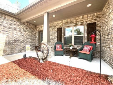 This beautifully maintained home is *move in ready* and offers - photo 17