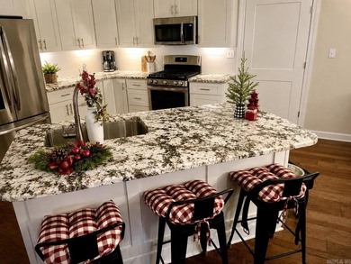 This beautifully maintained home is *move in ready* and offers - photo 27