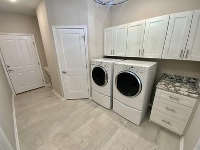 This beautifully maintained home is *move in ready* and offers - photo 31