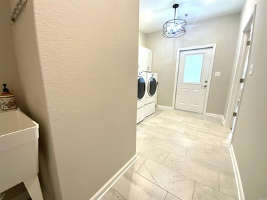 This beautifully maintained home is *move in ready* and offers - photo 32