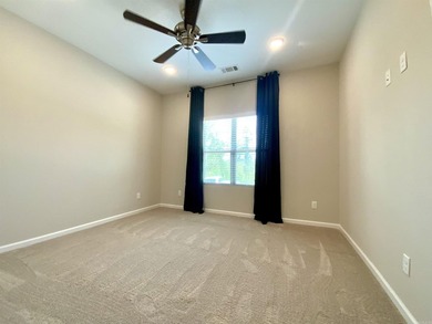 This beautifully maintained home is *move in ready* and offers - photo 41
