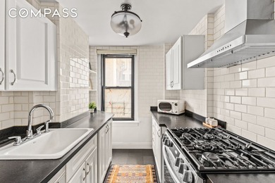 3 BEDROOM 2 BATHROOM APARTMENT IN A CLASSIC PRE-WAR COOPERATIVE - photo 4