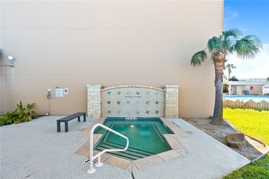 Step inside this ultimate Hemingway-inspired beach condo. This - photo 5