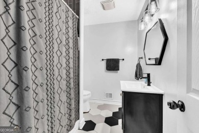 Don't miss this private retreat in the city! 3BR/2BA Mid-Century