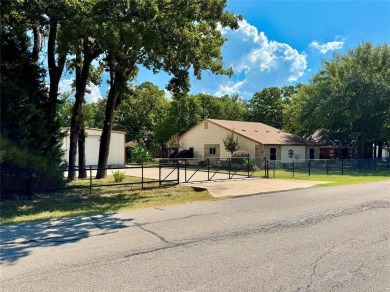 Lake Home For Sale in Gun Barrel City, Texas