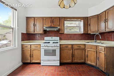 Rare Single-Family Opportunity in South Corona This traditional - photo 6