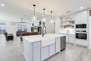 Now here is your chance to move-into this.... Beautiful Home - photo 19