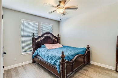 Now here is your chance to move-into this.... Beautiful Home - photo 30