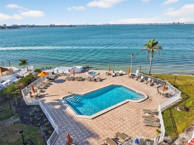 Enjoy resort-style living in the Isla Del Sol Golf Course - photo 31