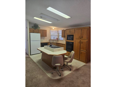 Welcome home to this well maintained 2-bedroom, 2-bath residence - photo 2