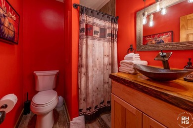 A rarely offered Lake Placid end unit condominium with 4 - photo 15