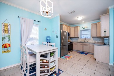 A TOWNHOME MINUTES AWAY FROM PACKERY CHANNEL?? Sign me up! This - photo 15