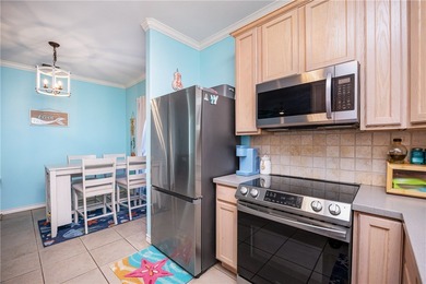 A TOWNHOME MINUTES AWAY FROM PACKERY CHANNEL?? Sign me up! This - photo 17