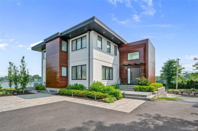 (private lake, pond, coastal) Home For Sale in Great Neck New York