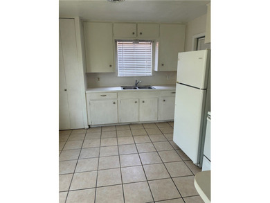 Ready for fist-time home buyers, ceiling fans in each bedroom - photo 4