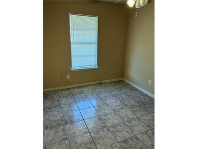 Ready for fist-time home buyers, ceiling fans in each bedroom - photo 7