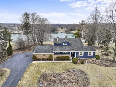 (private lake, pond, creek) Home For Sale in Lake Barrington Illinois