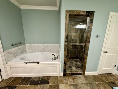 Move-in ready condominium in the heart of VESTAVIA HILLS! This 2 - photo 17