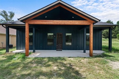 Cedar Creek Lake Home For Sale in Log Cabin Texas