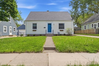 Classic Charm, Modern Updates - West St. Paul This charming - photo 2