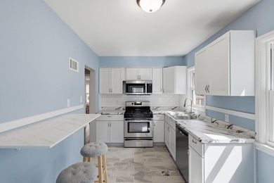 Classic Charm, Modern Updates - West St. Paul This charming - photo 7