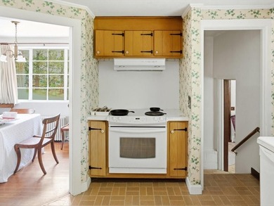 This one-owner home offers 2 bedrooms, 1 bathroom, and endless - photo 11