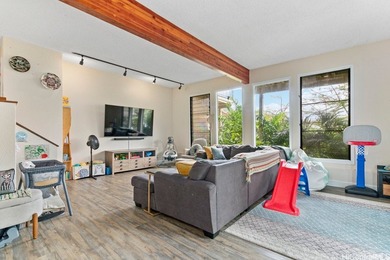 Nestled in a highly desirable Hawaii Kai neighborhood, this - photo 14