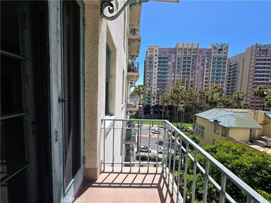Experience downtown energy and coastal beach living at its - photo 18
