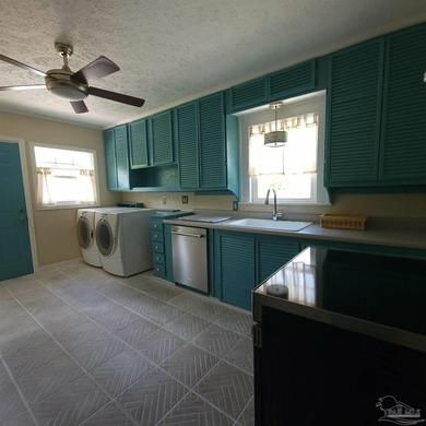 Welcome to this charming East Hill cottage, full of character - photo 10