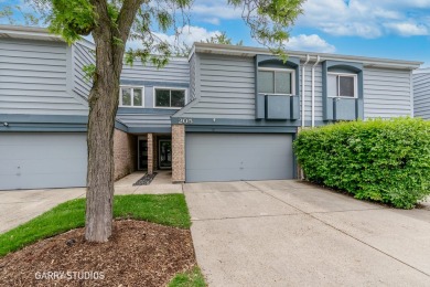 Lake Townhome/Townhouse For Sale in Bloomingdale, Illinois