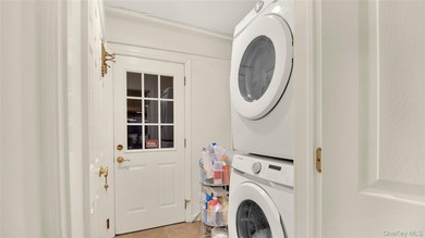 Located in Merrick, this spacious 4 Bedroom, 2.5 Bathroom - photo 25