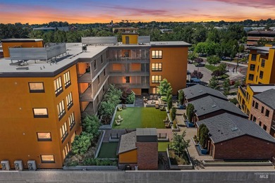 Live where culture, nature and downtown energy meet. This condo