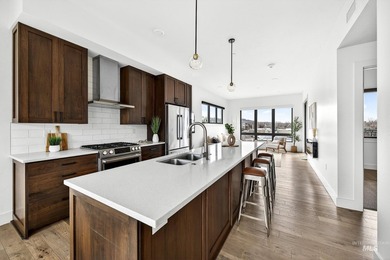 Live where culture, nature and downtown energy meet. This condo