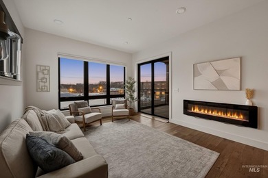 Live where culture, nature and downtown energy meet. This condo