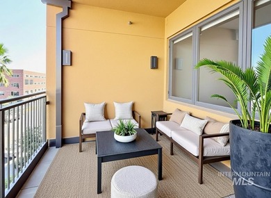 Live where culture, nature and downtown energy meet. This condo