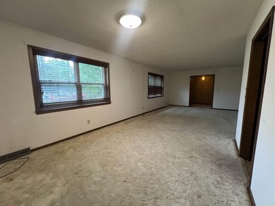 Move right into this beautifully updated 3 bedroom, 2.5 bathroom - photo 16