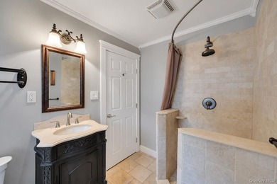 Custom-built and thoughtfully designed, this exceptional home - photo 19