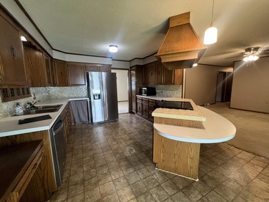 Move right into this beautifully updated 3 bedroom, 2.5 bathroom - photo 21