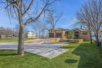 Lake LBJ Home For Sale in Kingsland Texas