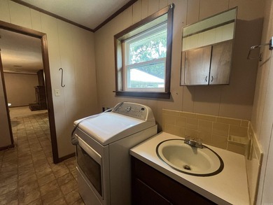 Move right into this beautifully updated 3 bedroom, 2.5 bathroom - photo 22