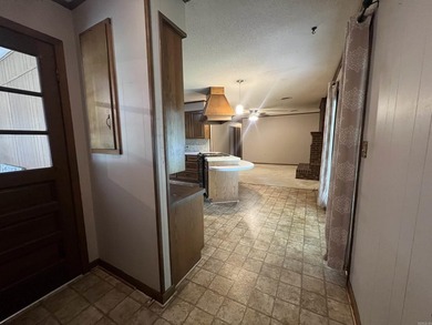Move right into this beautifully updated 3 bedroom, 2.5 bathroom - photo 23